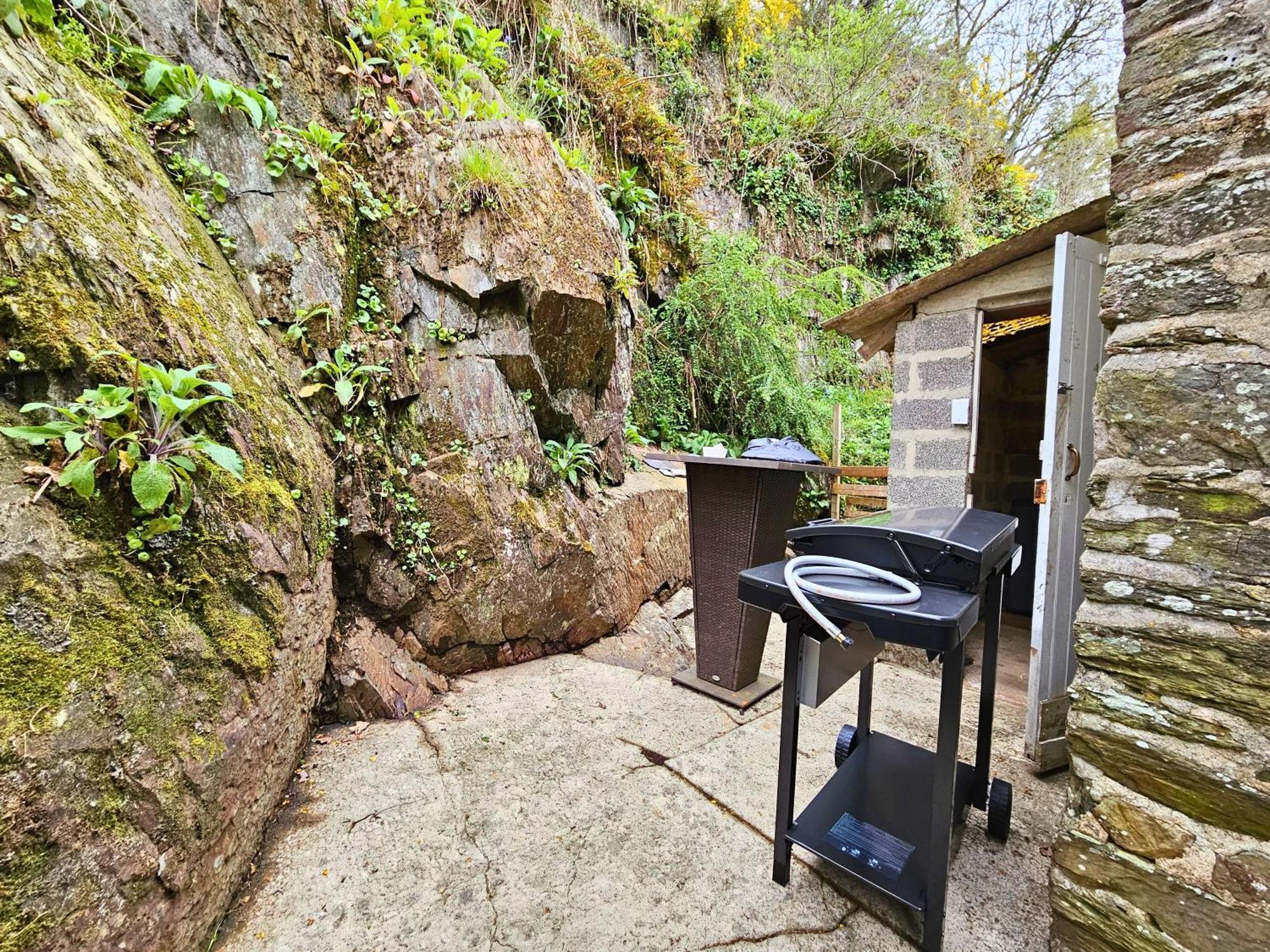 Moulin - Jardin Secret - Vue Sur L'orne